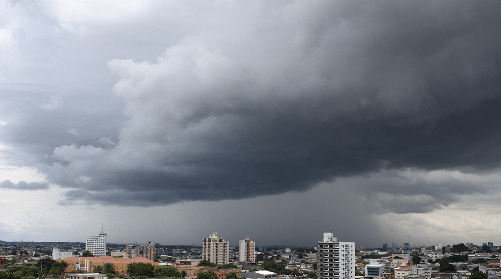 Inmet emite alerta laranja para chuvas intensas na Região Norte neste fim de semana
