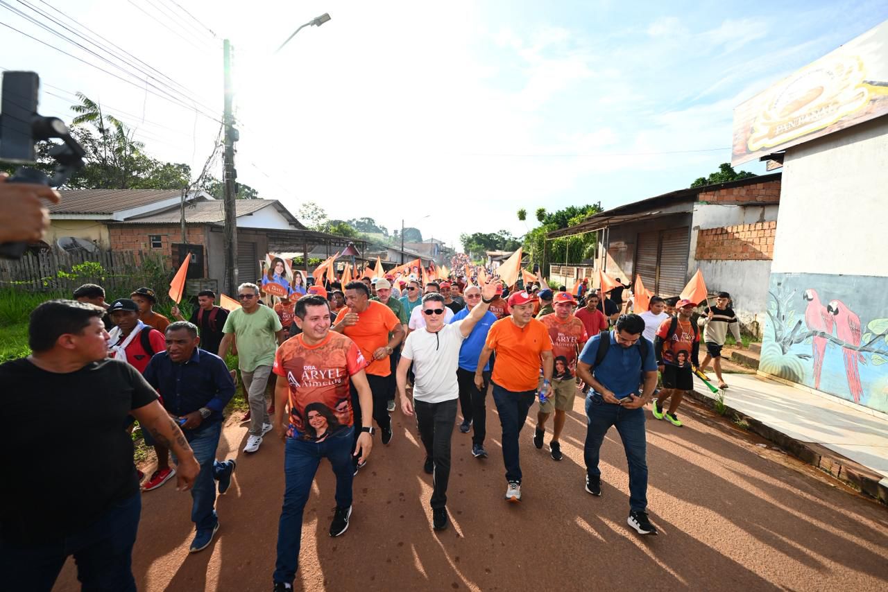 Ruas lotadas no Amazonas