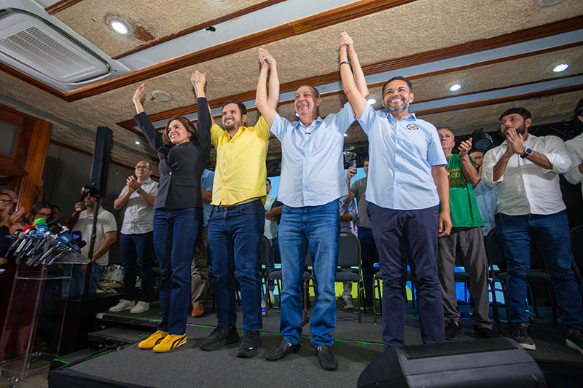 Prefeito de Manaus fecha apoio a Omar Aziz no segundo turno